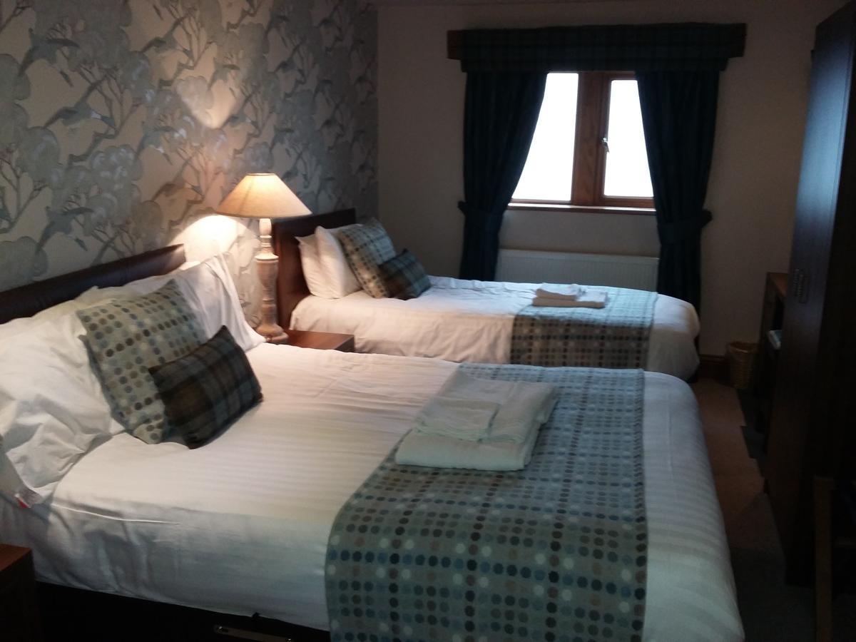 The Huntsman Inn Холмфирт Екстериор снимка