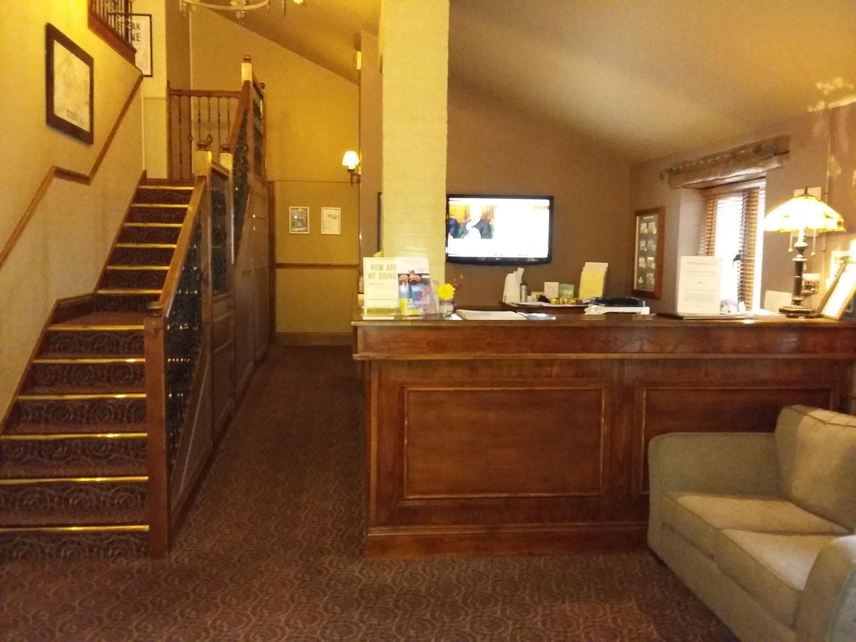 The Huntsman Inn Холмфирт Екстериор снимка