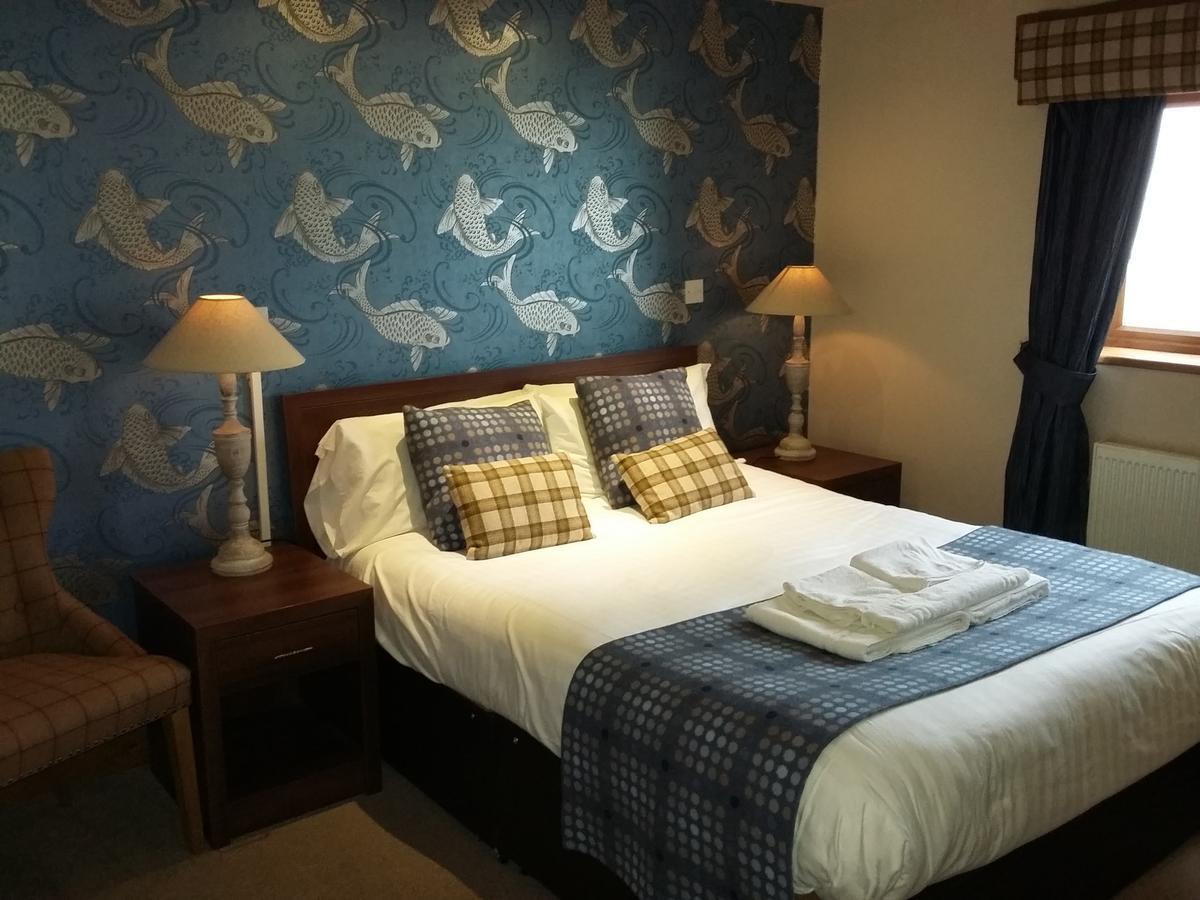 The Huntsman Inn Холмфирт Екстериор снимка