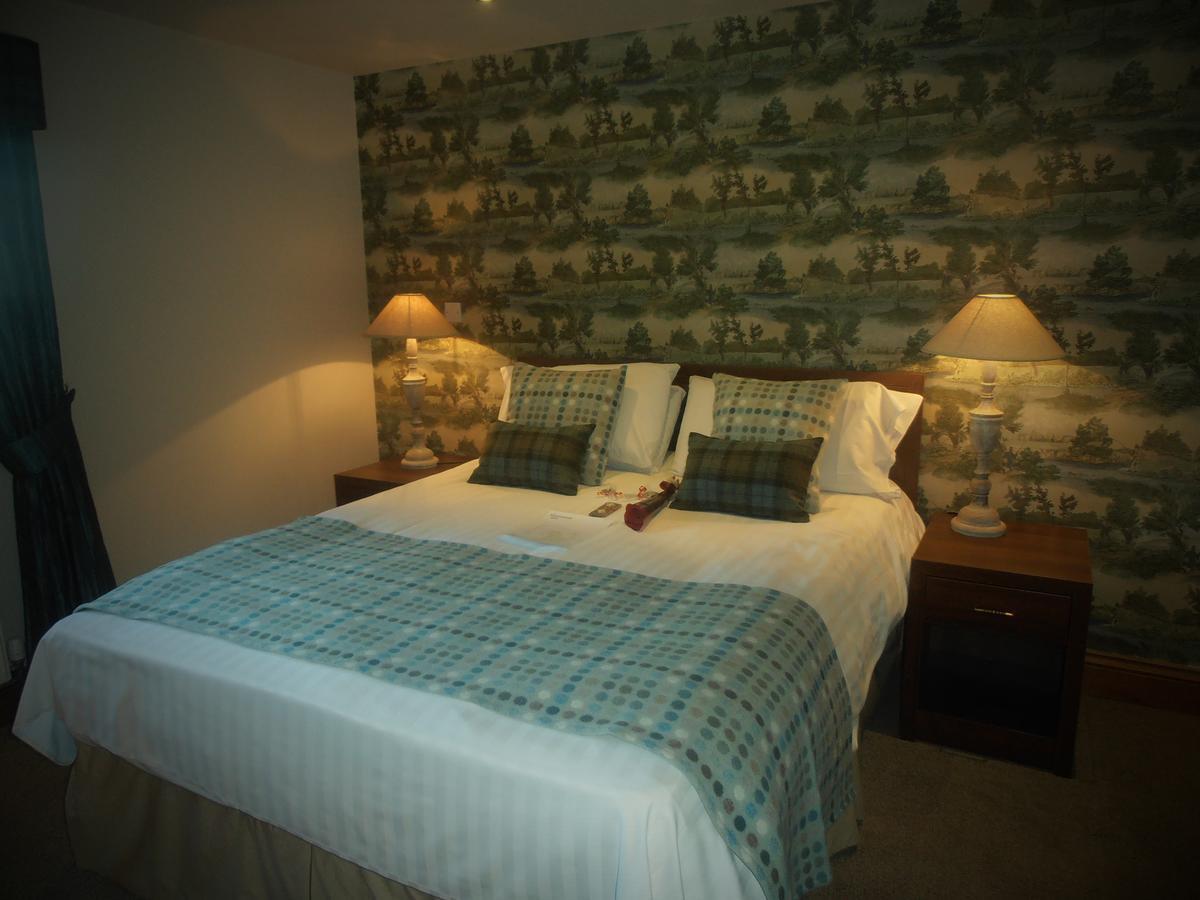 The Huntsman Inn Холмфирт Екстериор снимка
