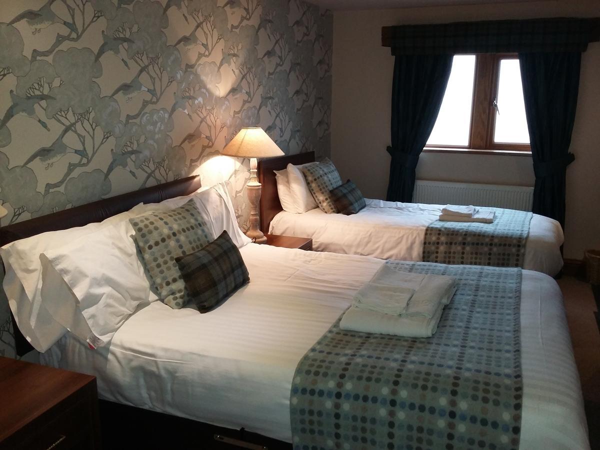 The Huntsman Inn Холмфирт Екстериор снимка