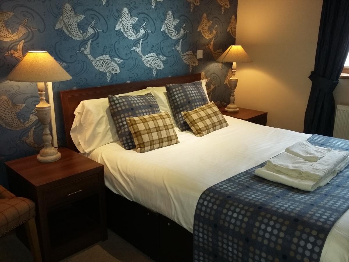 The Huntsman Inn Холмфирт Екстериор снимка
