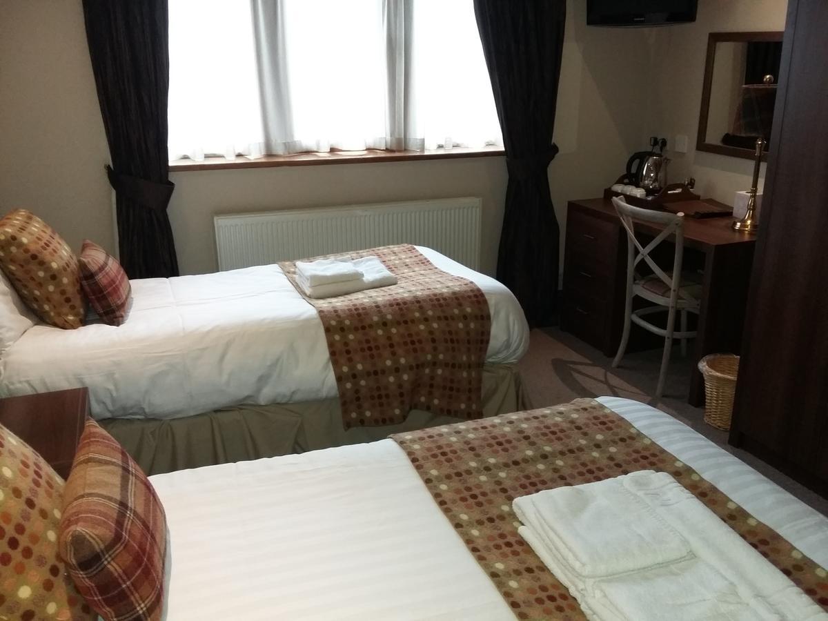 The Huntsman Inn Холмфирт Екстериор снимка