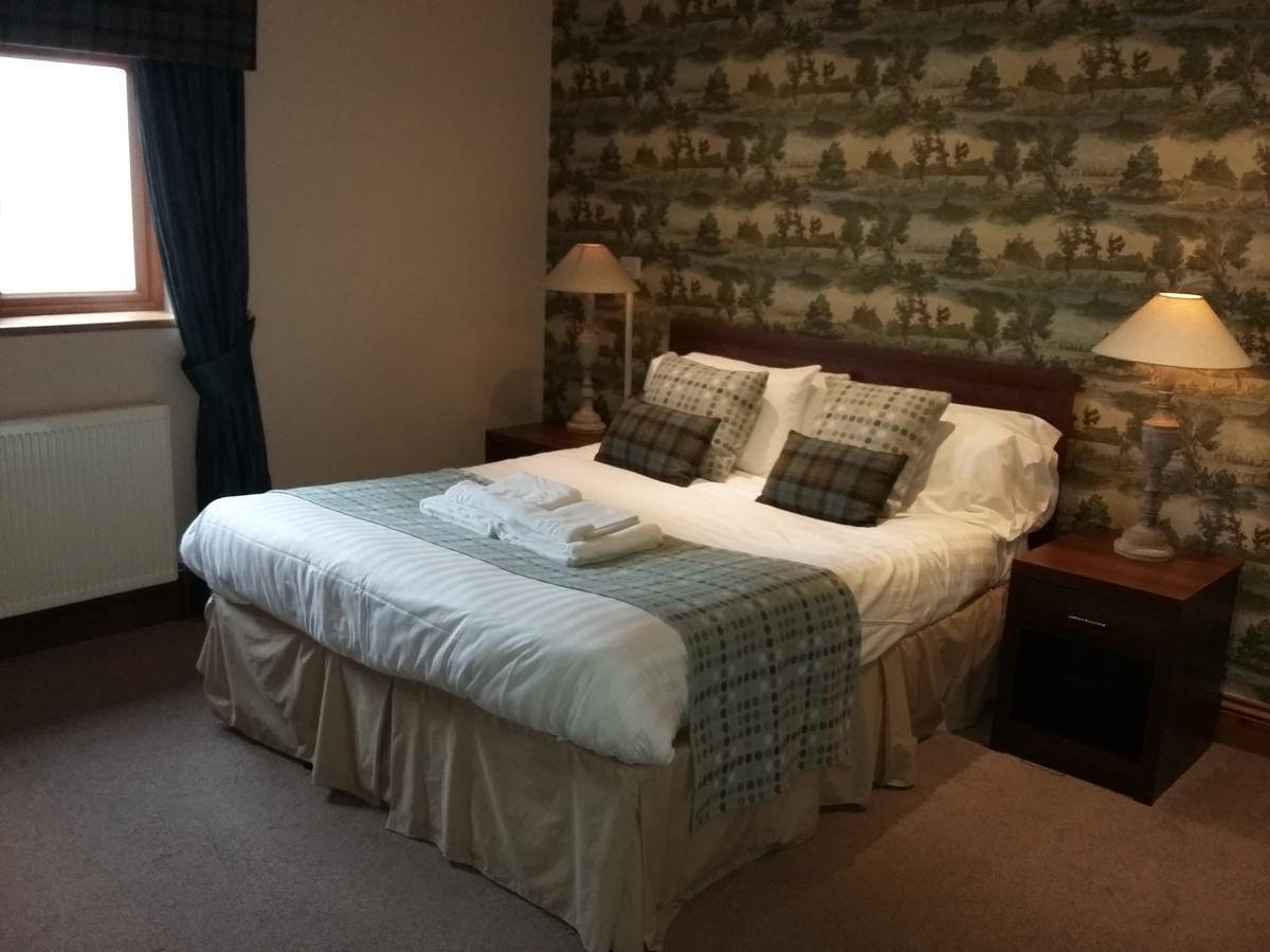 The Huntsman Inn Холмфирт Екстериор снимка