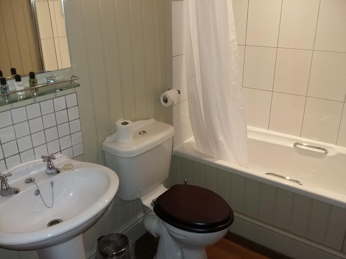 The Huntsman Inn Холмфирт Екстериор снимка