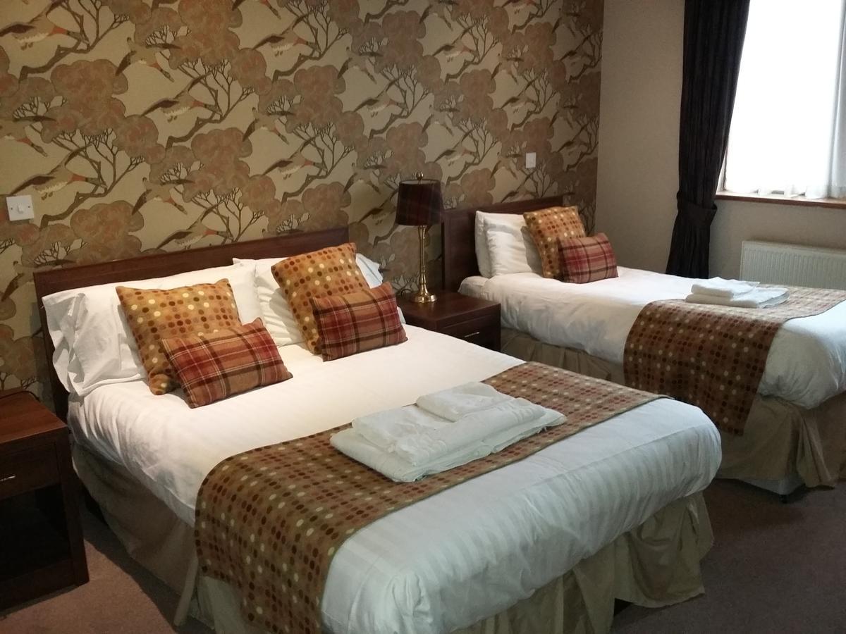 The Huntsman Inn Холмфирт Екстериор снимка