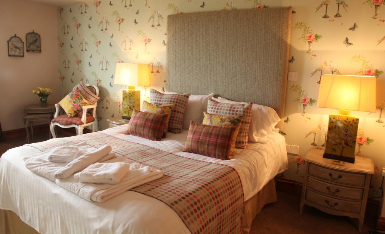 The Huntsman Inn Холмфирт Екстериор снимка